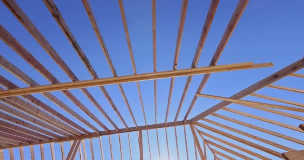 Installation Haus Dachstuhl Systemträger Montage Holzrahmen Für Neues Haus Bau — Stockvideo