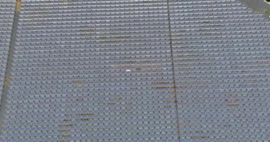 Yenilenebilir yeşil enerji üretimi için güneş pillerinin kullanımı alternatif bir kaynaktır.