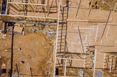 İnşaat halindeki çerçeve kirişleri konut inşaatında yeni ev inşa ediliyor