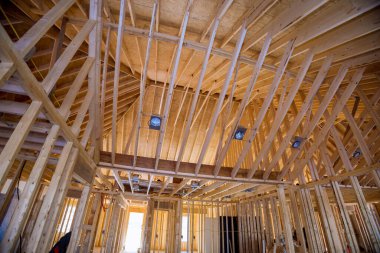 İnşaat halindeki yeni ev için çerçeve sistemi, yapı kirişleri çerçeve sistemi yeni inşa edildi