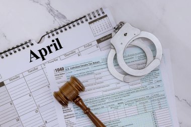 Birleşik Devletler 'deki Federal Gelir Vergisi İdaresi' ne 1040 formla ödenmeyen vergilerin cezai yükümlülüğü vardır
