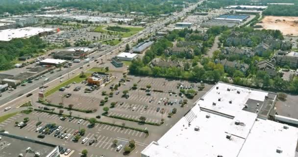 2022年9月25日東ブランズウィックニュージャージー州様々なショッピングセンターがある東ブランズウィックを通る18本の道路 — ストック動画