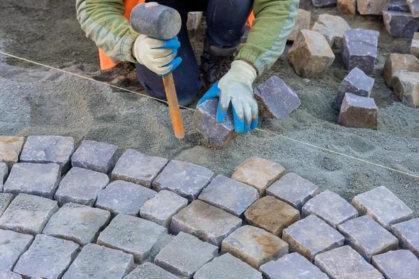 Pedras Paralelepípedos Industriais Estavam Sendo Usadas Para Criar Pavimentos Bonitos — Fotografia de Stock