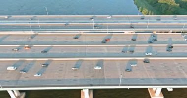 New Jersey Valisi Alfred E. Driscoll, Raritan Nehri 'ni geçerek Garden State Parkway ve 9 State Road' u geçti..