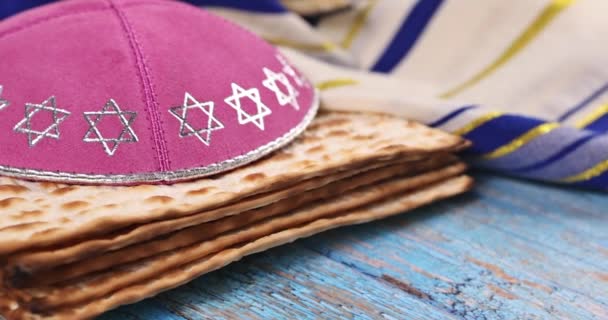 Ongezuurde Matzah Brood Gegeten Tijdens Pasen Symbool Van Haast Waarmee — Stockvideo