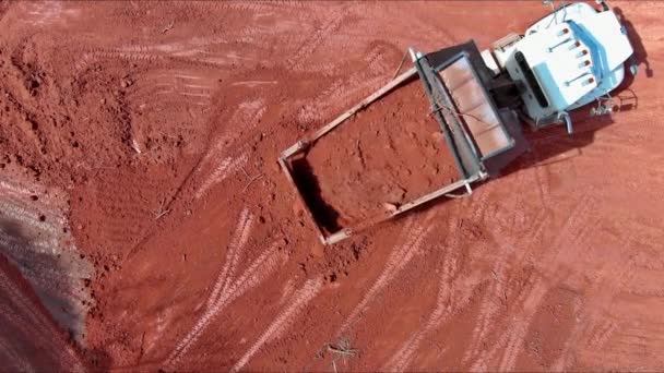 Camion Benne Basculante Descend Sol Nivellement Sur Chantier Construction — Video