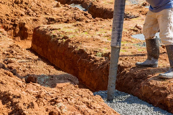 Hällande Cement Betong Med Hjälp Automatisk Pump För Att Lägga — Stockfoto
