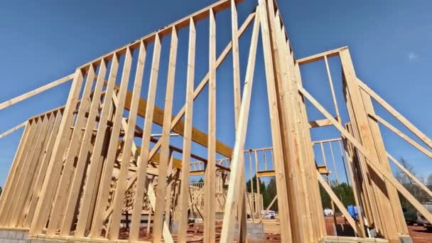 Dřevěný Rám Pro Stavbu Trámu Domů Vyroben Rozložení Trámů — Stock video