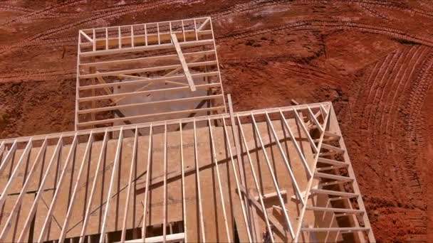Holzdachstühle Wurden Beim Bau Des Neuen Balkenhauses Aus Fachwerkbalken Gebaut — Stockvideo