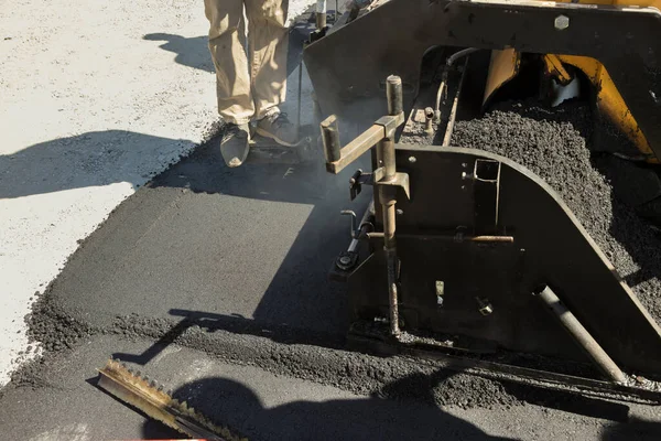 Máquina Pavimentación Utilizada Para Pavimentar Asfalto Durante Construcción Nuevo Rodillo — Foto de Stock