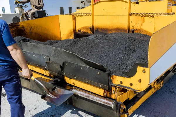 Process of laying asphalt road with asphalt using asphalt special machines, heavy vibration roller pavement