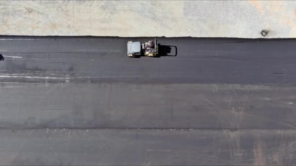 修路工地修路 施工过程中的沥青摊铺机 — 图库视频影像