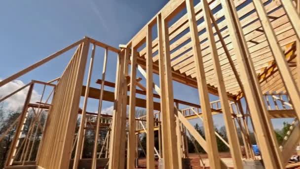 Durante Construcción Nueva Casa Hay Vigas Marco Madera Para Usar — Vídeo de stock