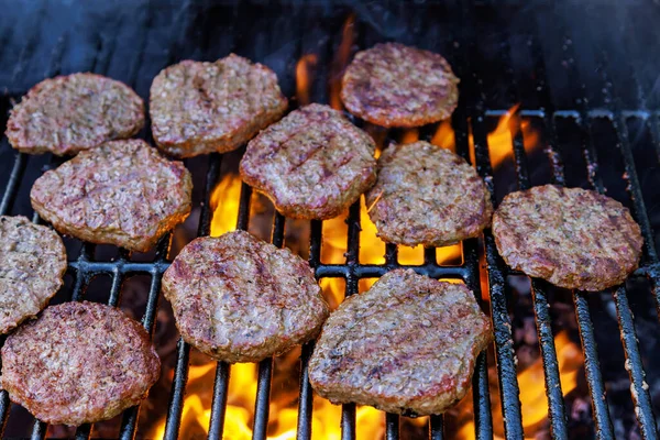 Cooked Grilled Beef Meat Barbecue Burgers Hamburgers Bbq Fire Flame — Stock Photo, Image