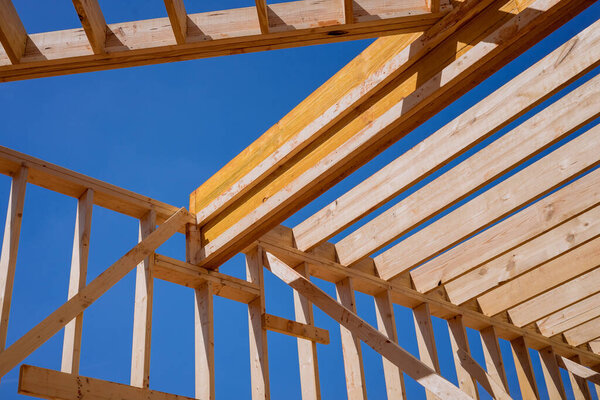 Использование деревянных балок в качестве каркаса для строительства нового дома