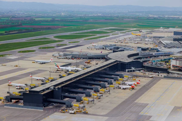 Maj 2023 Wiedeń Austria Widok Lotu Ptaka Parking Terminal Międzynarodowym — Zdjęcie stockowe