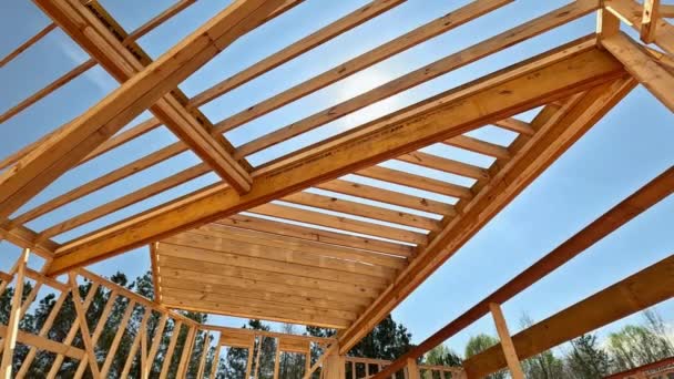 采用框架梁对新建木结构屋架进行框架结构布置 — 图库视频影像