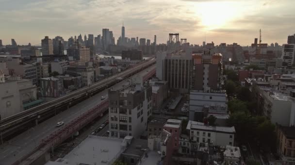 Maj 2023 Nyc Newyork Williamsburg Bridge Står Högt Med Panoramautsikt — Stockvideo