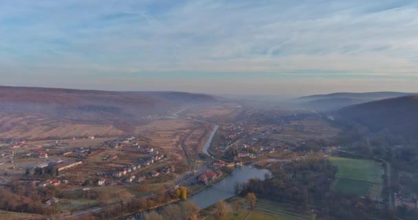 Karpatské Hory Poskytují Fantastický Výhled Podzimní Ranní Mlhu Jejich Hřebenových — Stock video