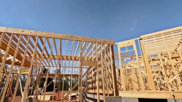 Nşaat Alanında Ahşap Çerçeve Kirişleri Var Kirişler Yeni Evin Inşası — Stok video