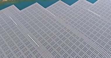 Yüzen güneş panellerinden oluşan hücre enerji sistemi yenilenebilir enerji kullanımı için yenilikçi bir yaklaşım sunuyor.