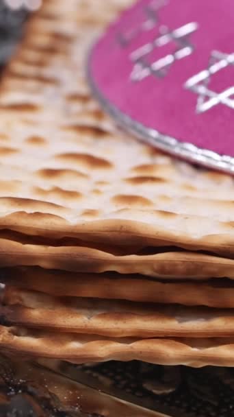 Paskalya Bayramı Nda Mayasız Matza Ekmeği Yahudi Bayramını Anmak Için — Stok video