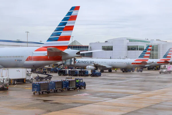 Απριλίου Charlotte Douglas International Airport Usa American Airlines Αεροσκάφος Κοντά — Φωτογραφία Αρχείου