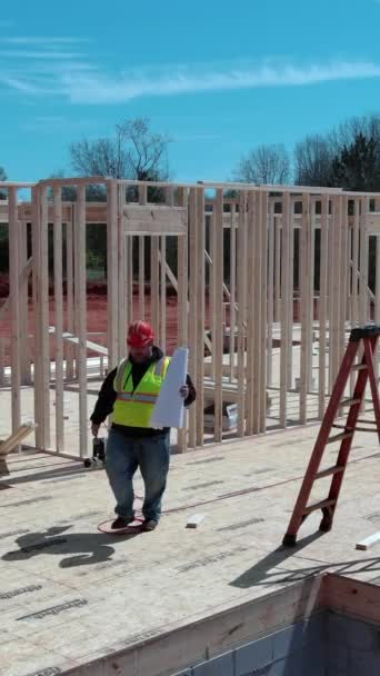 Construction Engineer Checking Quality Works Wooden Frame Using Architecture Blueprint — Stock Video