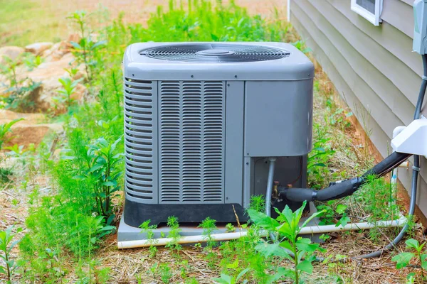 Installed Exterior Facade House Outdoor Air Conditioning System Unit — Stockfoto