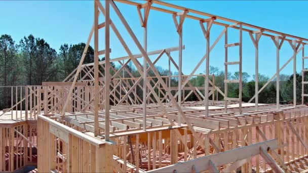 Sitio Construcción Está Ocupado Con Construcción Del Marco Para Casa — Vídeos de Stock