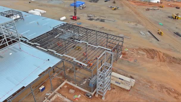 2023年5月20日纽约纽约美国为了在建筑工地上安装大型起重机 安装了一个金属结构框架 用于建造钢库 — 图库视频影像