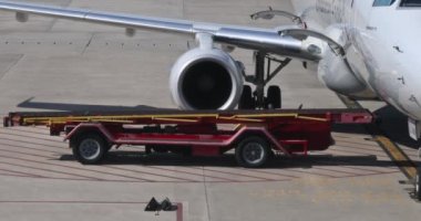 11Mart 2023 GSP Greenville, SC Uluslararası Havalimanı Greenville-Spartanburg, SC GSP American Eagle uçağını göndermeye hazırlanıyor..