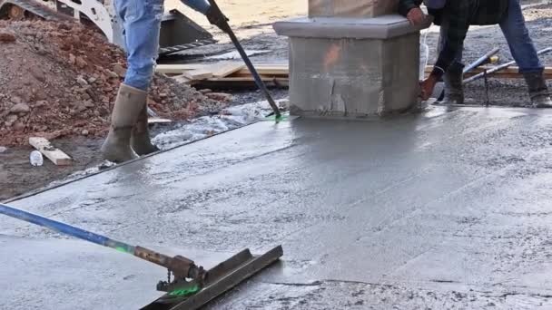 Construction Site Workers Leveling Concrete Driveway Readymix Concrete Trowel Slump — Stock Video