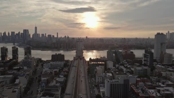 New York Güneş Batarken Williamsburg Köprüsü Doğu Nehri Boyunca Manhattan — Stok video