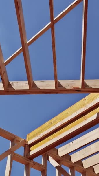 Construção Telhado Vigas Tomada Detalhes Quadro Madeira Momento Construção Nova — Vídeo de Stock