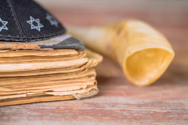 Judiska Symboler Helgdag Bön Bok Synagogan Kippah Shofar För Holly — Stockfoto