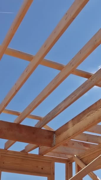 Budowa Dachu Przy Budowie Nowego Domu Podstawie Detali Drewniana Rama — Wideo stockowe
