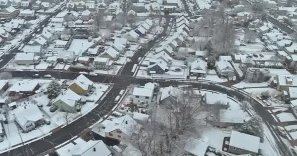 Luftaufnahme Einer Kleinstadt Mit Schneebedeckten Dächern Winter South River New — Stockvideo