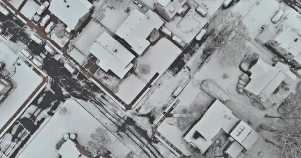 Pequena Cidade Cenário Inverno Cobertos Neve Telhados Após Queda Neve — Vídeo de Stock