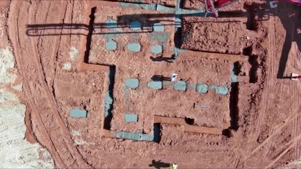 Наливание Цементного Бетона Фундамента Дома Помощью Автоматического Насоса Прямой Бетон — стоковое видео