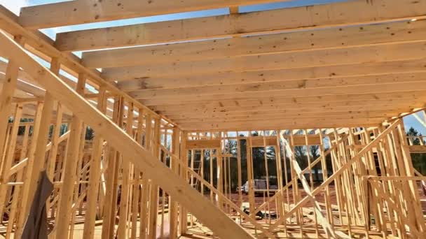 Holzbalken Inneren Werden Für Den Bau Des Neuen Hauses Verwendet — Stockvideo