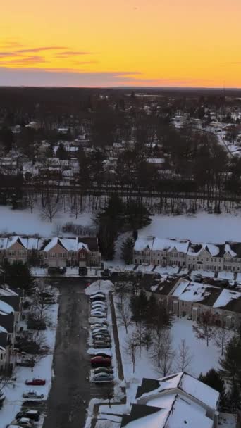 Inverno Americano Pequena Paisagem Com Neve Cobertas Casas Acima Nova — Vídeo de Stock