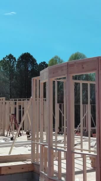 Progresso Trabalho Vigas Emolduramento Madeira Uma Construção Casa Inacabado — Vídeo de Stock