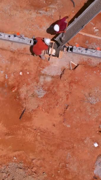 Wird Verwendet Betonmischer Lkw Fundamentsäulen Betongießen Für Den Hochbau — Stockvideo