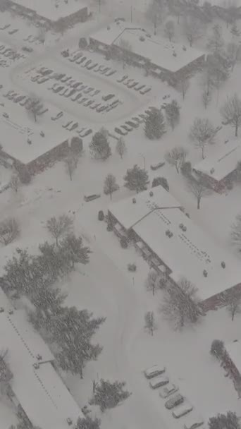 Zimowy Widok Lotu Ptaka Pokryte Śniegiem Małe Amerykańskie Domy New — Wideo stockowe