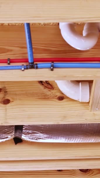 Husarbetare Installerar Vvs System Elektriska Ledningar Takljus Isolering Före Gipsskivor — Stockvideo