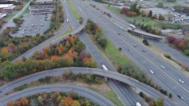 Rápido Movimiento Tráfico Pesado Turnpike Autopista Americana — Vídeos de Stock