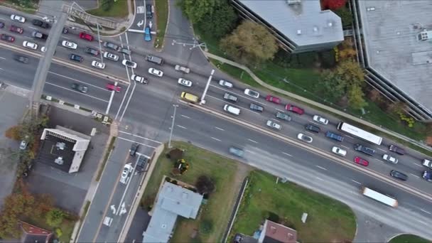 Widok Lotu Ptaka Autostradę Godzinach Szczytu Samochody Wolno Poruszają Się — Wideo stockowe