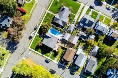 New Jersey Eyaleti küçük Amerikan kasabası rahat yaşam ortamında konut evleri uyur