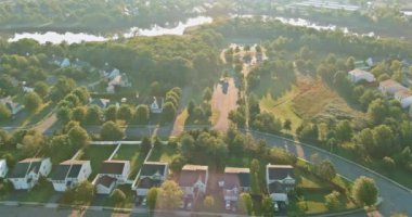 New Jersey 'de küçük bir Amerikan kasabasında ikamet yeri.